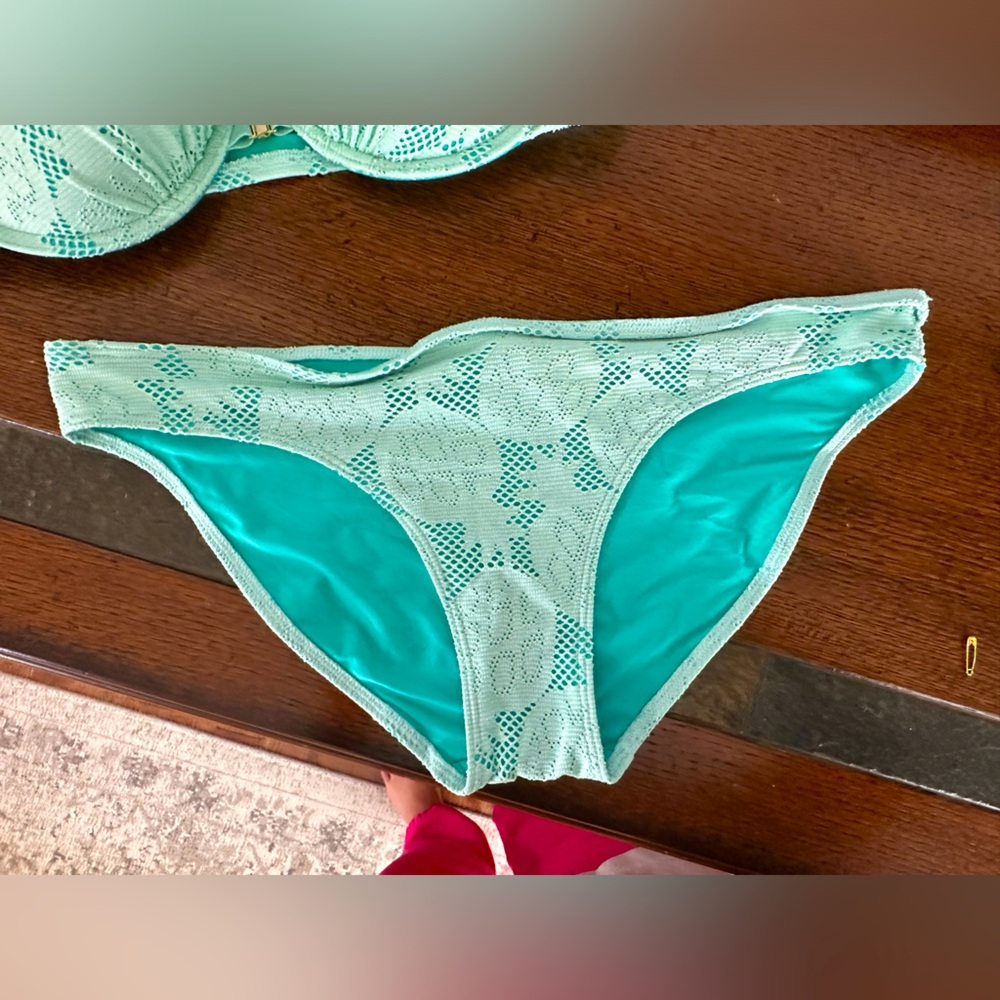 EUC Sz L Aerie Bottoms